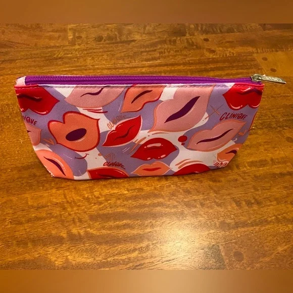 *DONATED to Pepe Fund* Clinique Cosmetic Bag with Lips Pattern NWOT - Picture 4 of 7